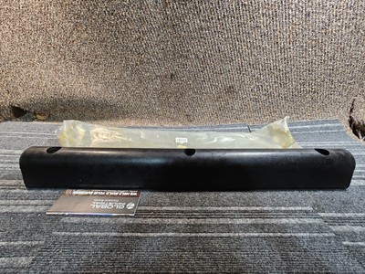 Global Industrial B54114 36''L x 4-1/4''W x 4''H Extruded Rubber Fender Bumper