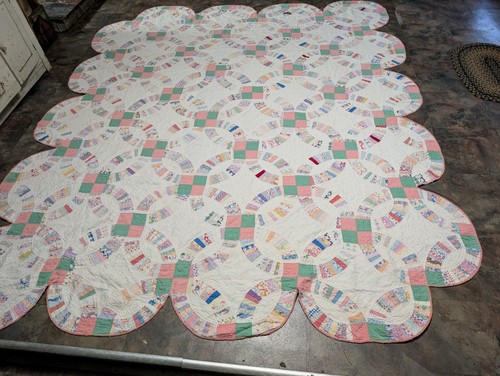 Vintage Hand Pieced Patch Work Stitched Wedding Ring Quilt 99" X 82" 