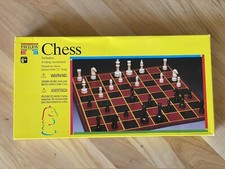 1992 Pavilion Chess Game Board 32 plastic Fig...