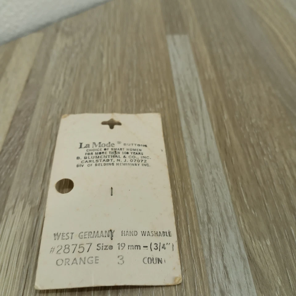 Button Lot Carded La Mode Square & Oval Craft Sewing Closures & Connectors - Image 3 of 4