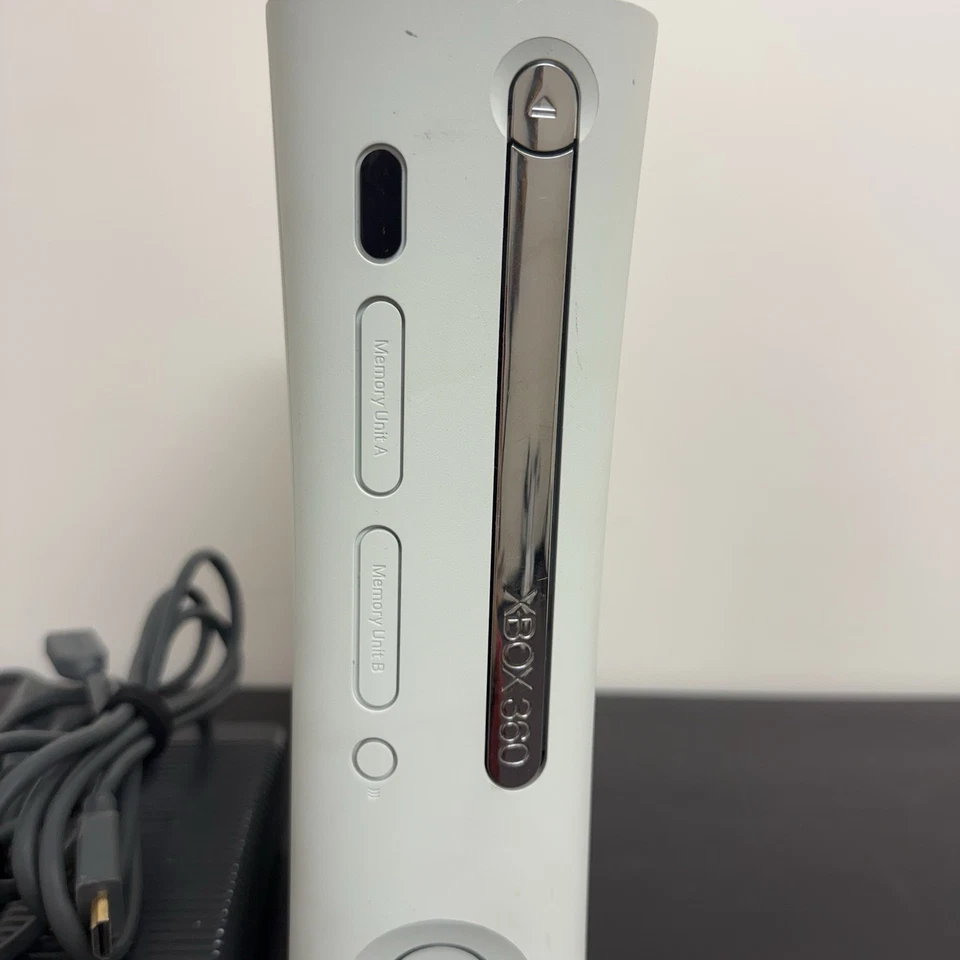 Microsoft Xbox 360 Console White + Power Cord + HDMI cord - Image 2 of 4