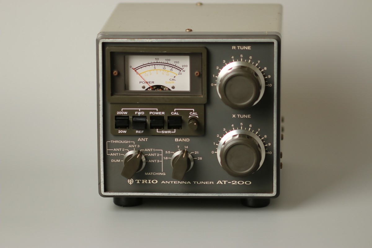 TRIO アンテナチューナー　ＡＴ－２００ Kenwood TRIO AT-200 Ham Radio Antenna Tuner HF 1.8～28MHz