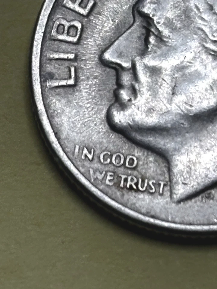 1952 S Roosevelt Dime - Mint Like- full torch bands- light W-E on motto - Image 4 of 4