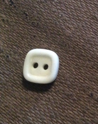 JHB BUTTONS #50143 PETITE CUTIE SEAFOAM SQUARE--2 HOLE--3/8''-- 11 PIECES