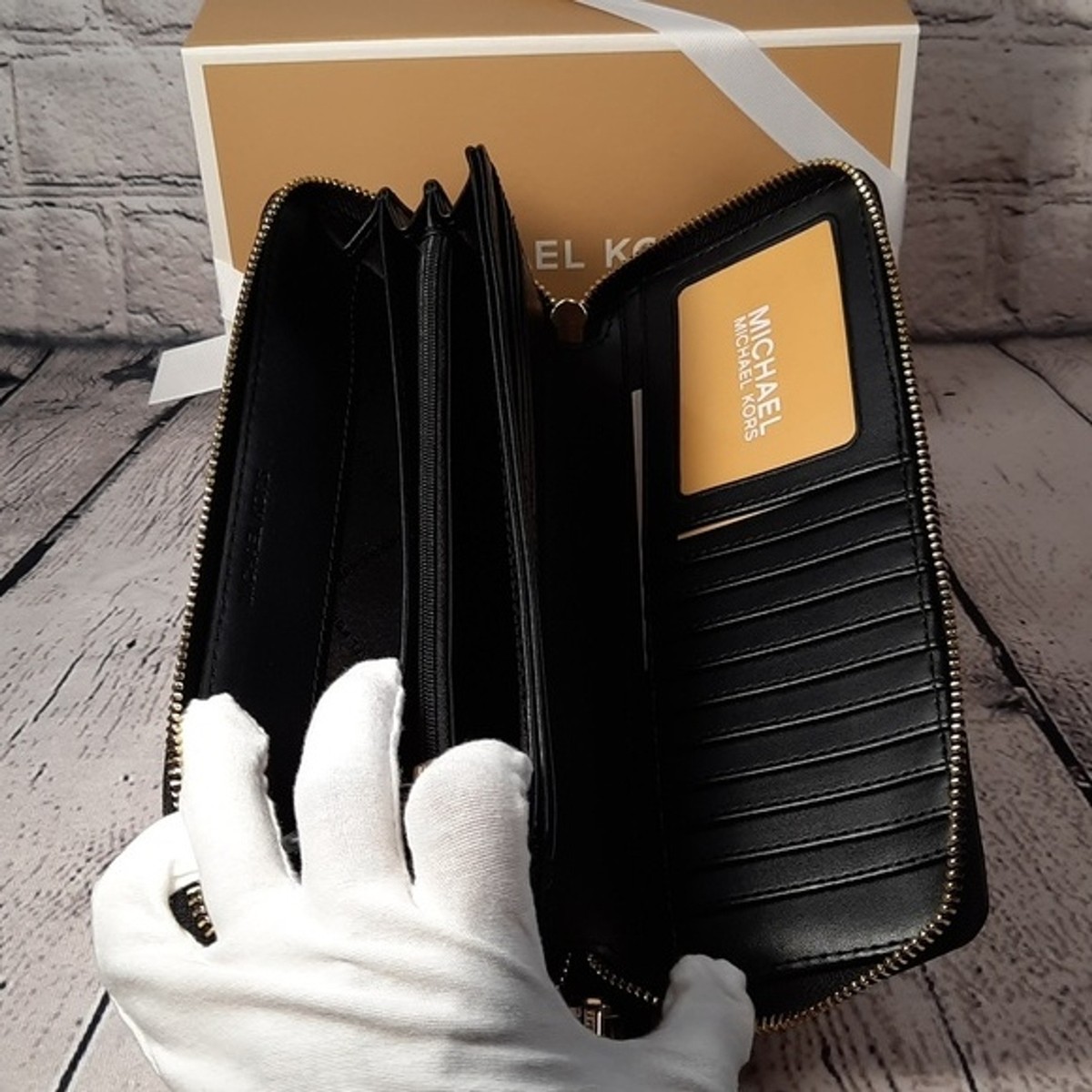 Michael Kors Jet Set Travel Continental Wristlet Black  “Pre-Owned” Aimee Kestenberg Black Pebbled Leather Continental Wallet main image 0