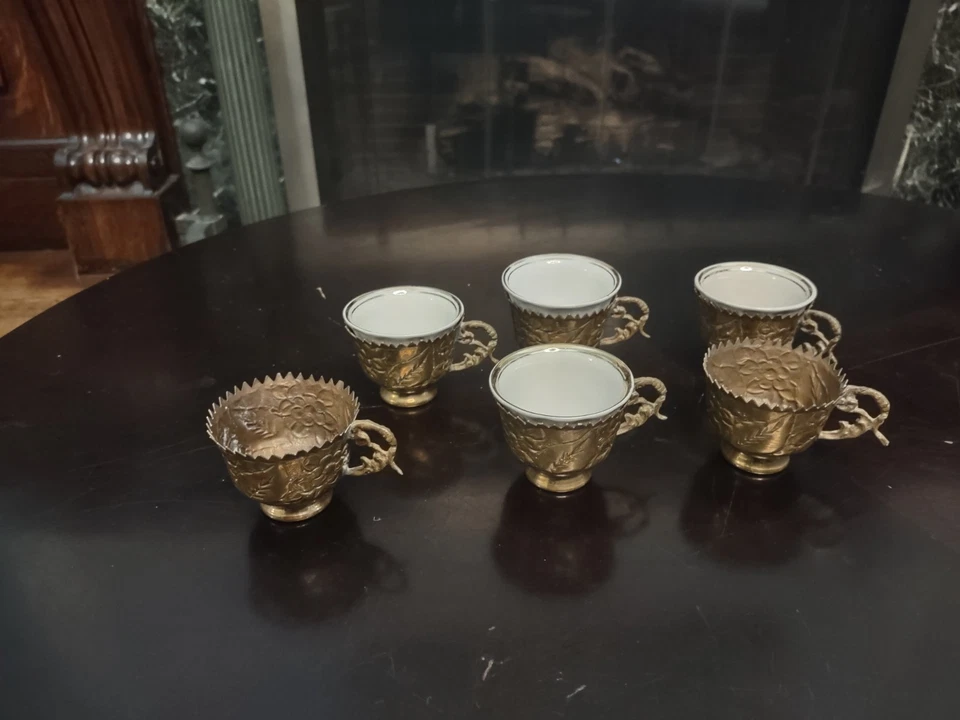 Juego de espresso vintage turco de latón y porcelana Demitasse - 6 platillos/tazas de latón Foto 3 de 4