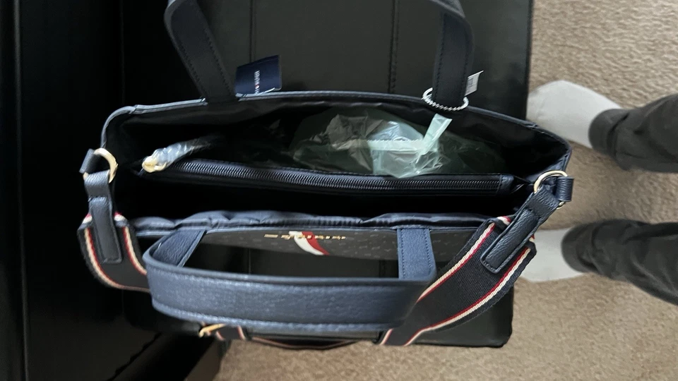 tommy hilfiger purse bag - Image 3 of 4