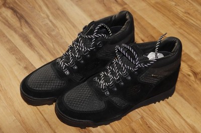 New Balance URAINXBB schwarz black US 9.5 EU 43 Gore-Tex Sneaker Stiefel Boots