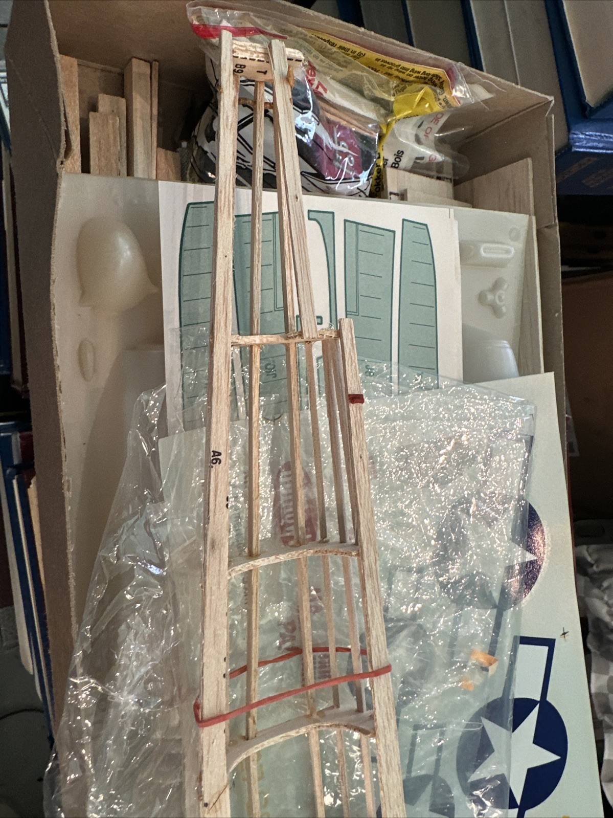 WWII North  Am. B-25 Mitchell Guillow's Model Airplane Kit Balsa Wood  GUI-805