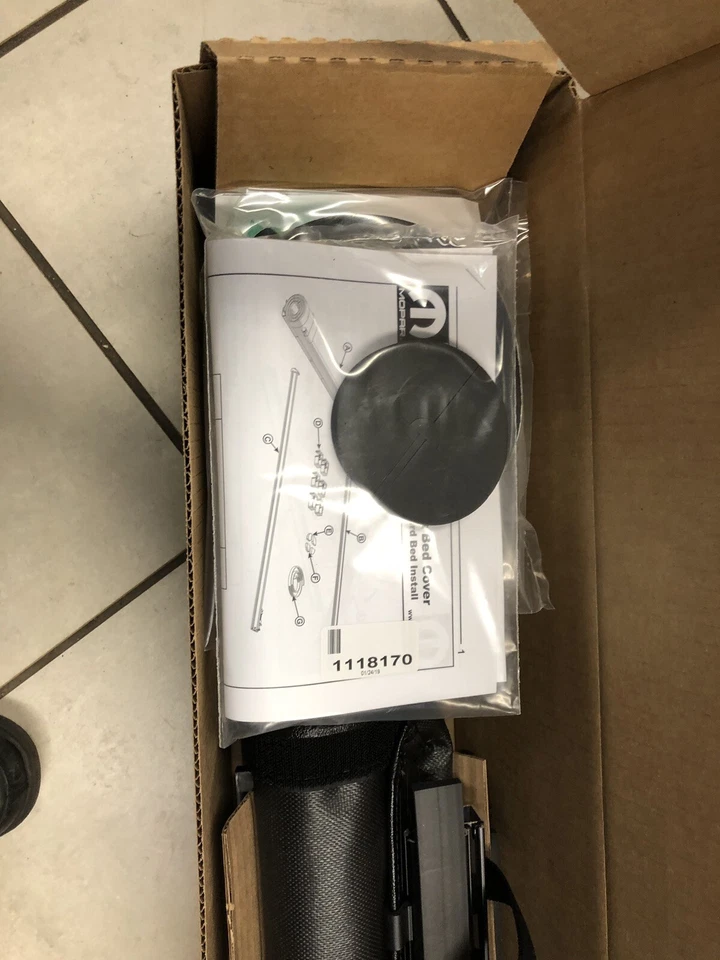 2019-2026 RAM 1500 WITH 5' 7" BED SOFT ROLL UP TONNEAU COVER MOPAR 82215254AB Foto 4 de 4