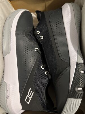 kids under armour gs sc 3zero iv size 5.5Y (3023918 001) no box
