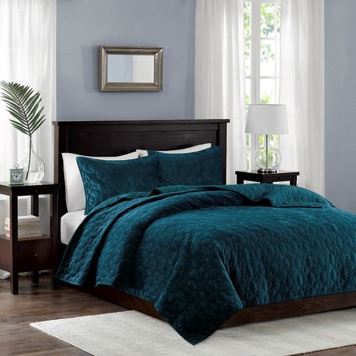 Gracie Mills Gayle 3-Piece Casual Geometric Velvet Quilt Set - Picture 27 of 49