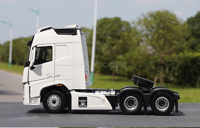 1/24 Scale For DAYUN TRUCK V9 Truck White Diecast Car Model Collection Gift