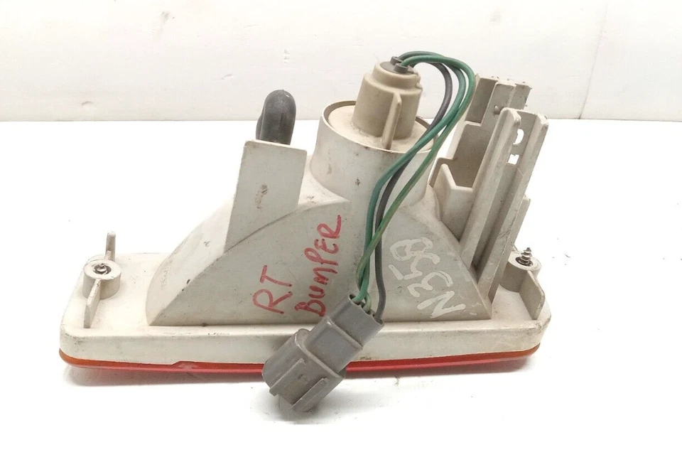 1990-1992 NISSAN STANZA FRONT RIGHT OUTER SIDE TURN SIGNAL LIGHT OEM, 116-58165 - Image 3 of 4