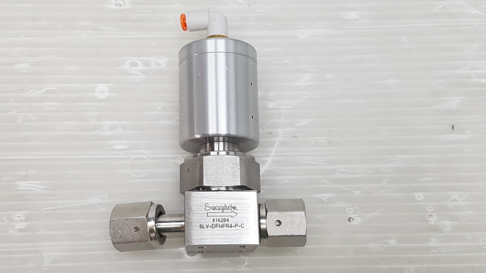 5 Piece Package of Swagelok equivalent to 6LV-6MW-9 3/8 O.D. Mini-Weld fitting