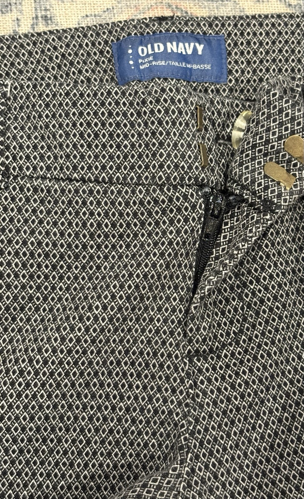 Women’s Old Navy Bundle Bundle Pixie Pants Size 2… - image 6