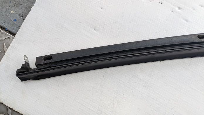 FERRARI 456 LEFT DOOR OUTER WINDOW GLASS WIPER 65432500
