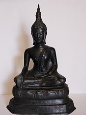 Antique classic Thai Bronze Buddha Statue. 25cm high. 