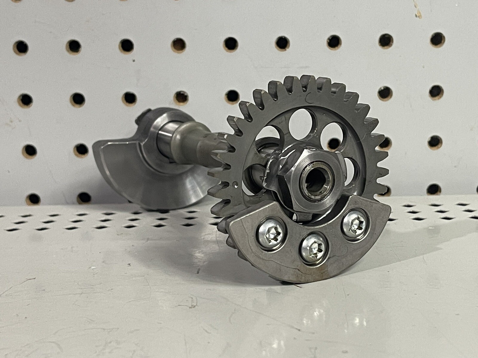 2007 0709 YAMAHA YZ450F OEM CRANKSHAFT COUNTER BALANCE SHAFT BALANCER