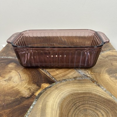 vintage Pyrex ''Sculptured Cranberry'' ribbed glass loaf pan 213-S EUC