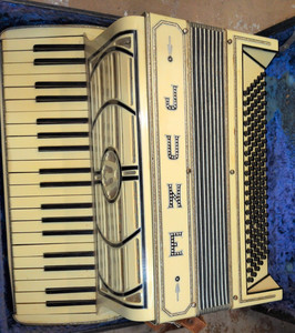 Antique Large Wurlitzer Accordion USA Beautiful Plastic Gold Trim w/Case JUNE