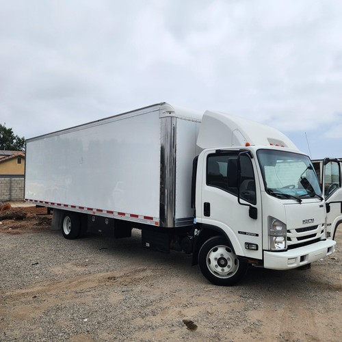 2020 Isuzu NRR 25ft box truck Toy car hauler RV Call txt 949-676-7552