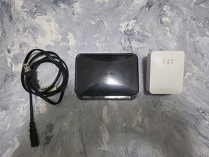 Powerline AV Adapter with Ethernet Switch XAV1004 And Powerline Adapter XAV 2001