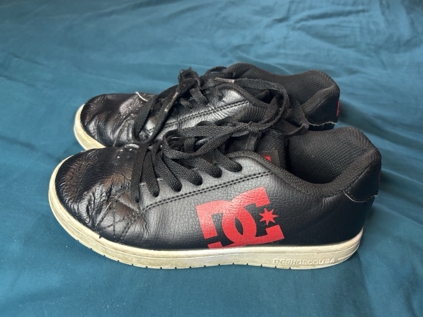 DC Skate Shoes Boys Size 5 Black Red Gaveler Lace Up Skater Punk Grunge Emo Goth