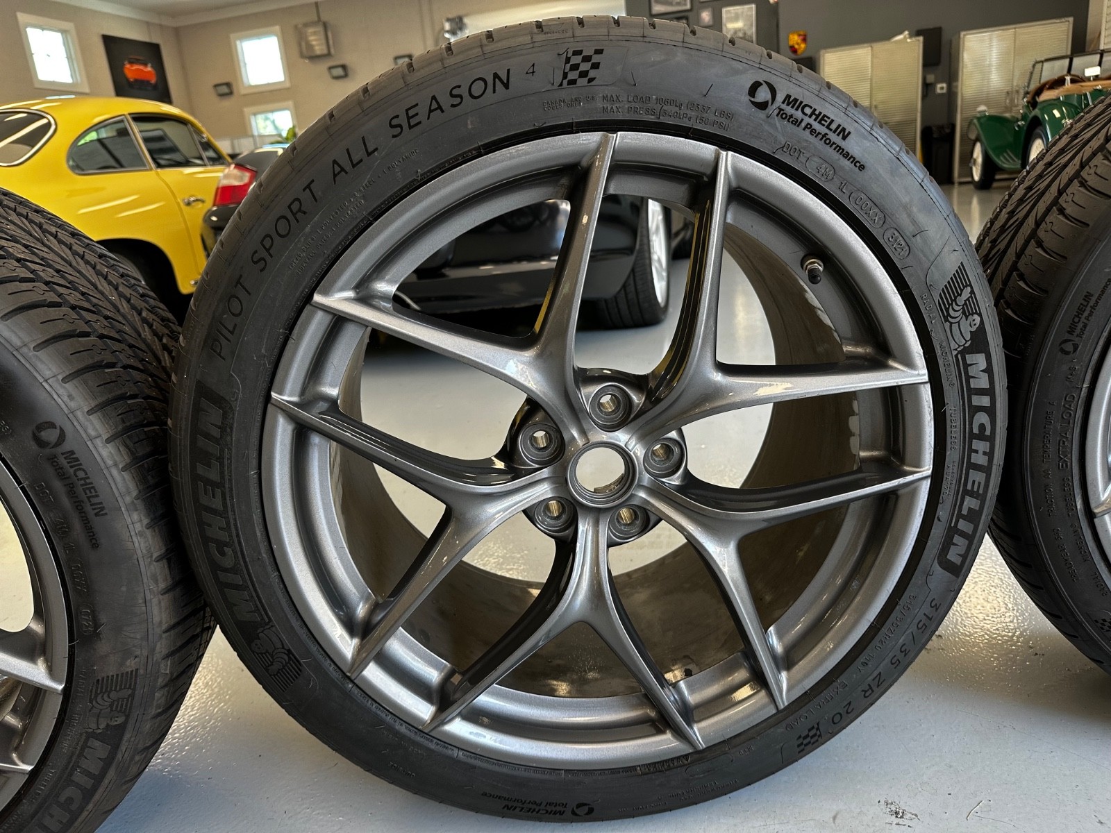 BRAND NEW! 2014 Ferrari F12Berlinetta wheels full set with tires