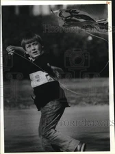 1989 Press Photo Robert LoCastro Flying Kite at Swift Street Home in Auburn