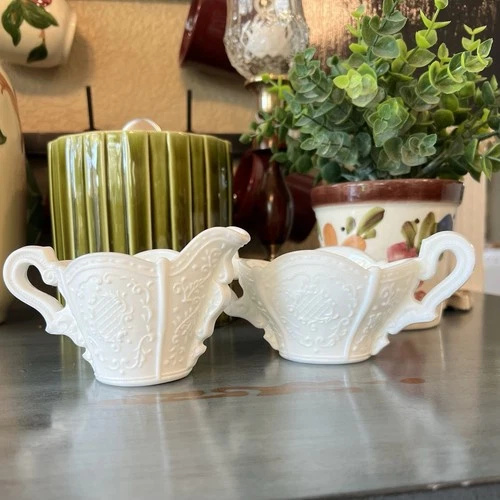 VTG Milk Glass Creamer & Sugar  Excellent condition