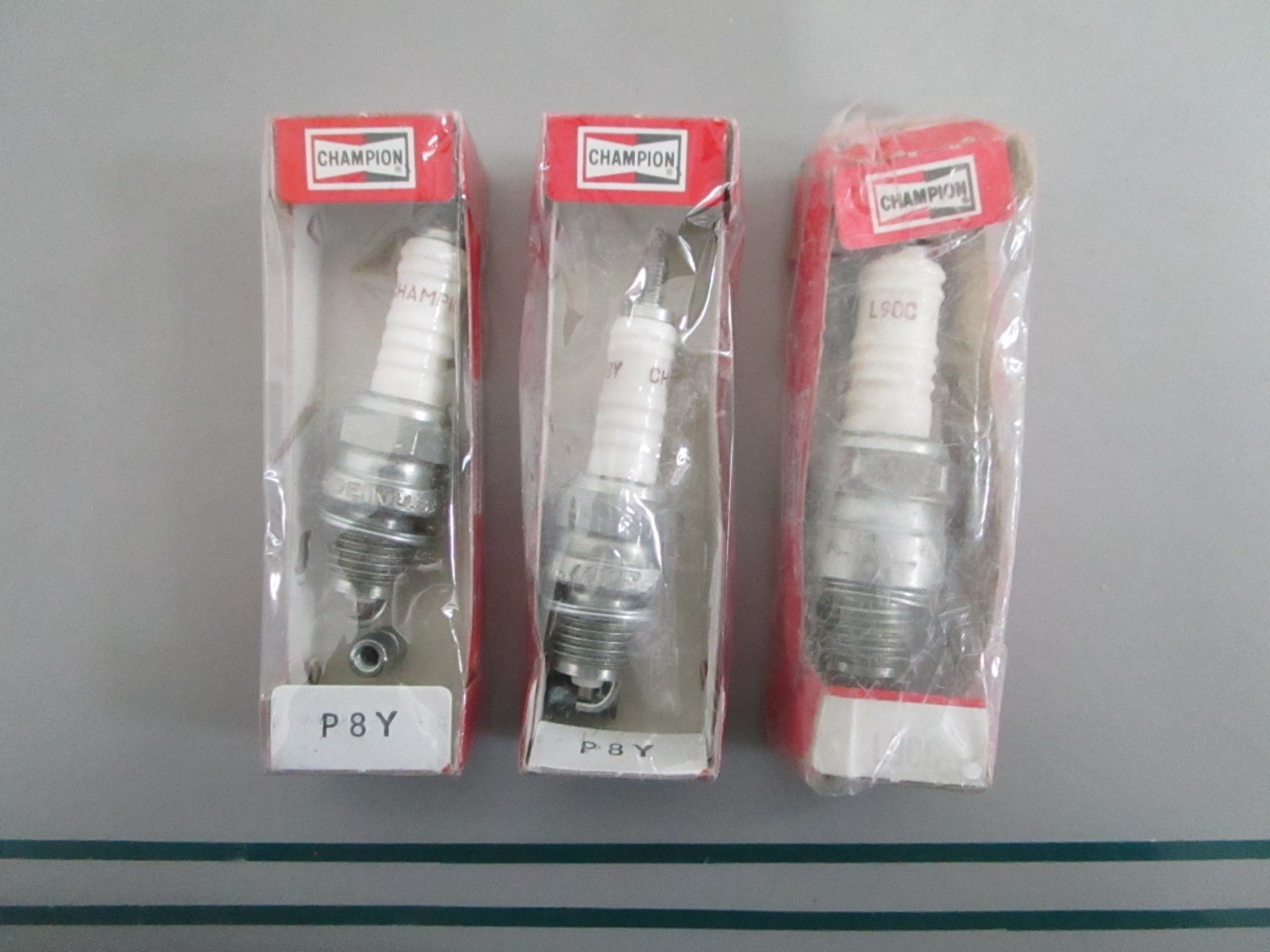 NEW OEM LOT OF 3 P8Y Champion Spark Plug 0820