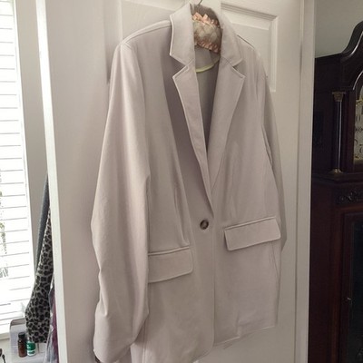 Basler Ladies Designer Jacket Size 20 in Beige.See photos.