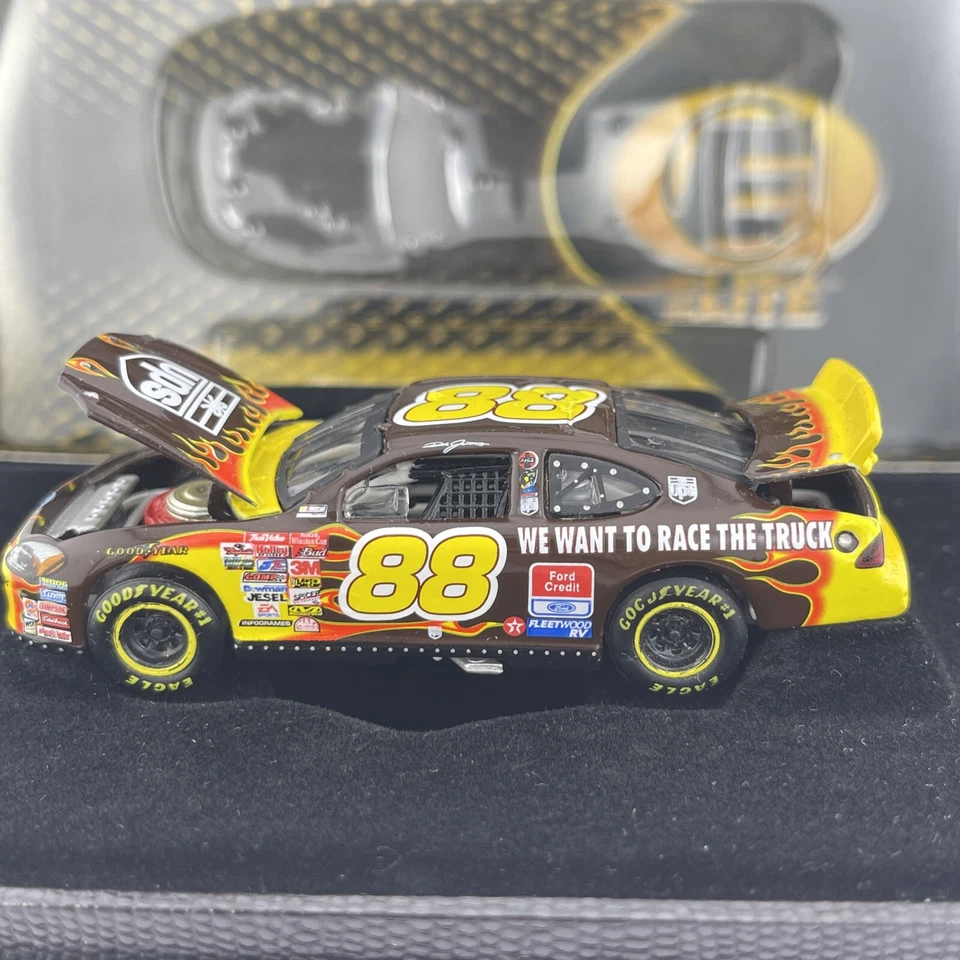 1/64 Dale Jarrett Elite Action RCCA #88 UPS/FLAMES Race The Truck 2001 Taurus Foto 3 de 4