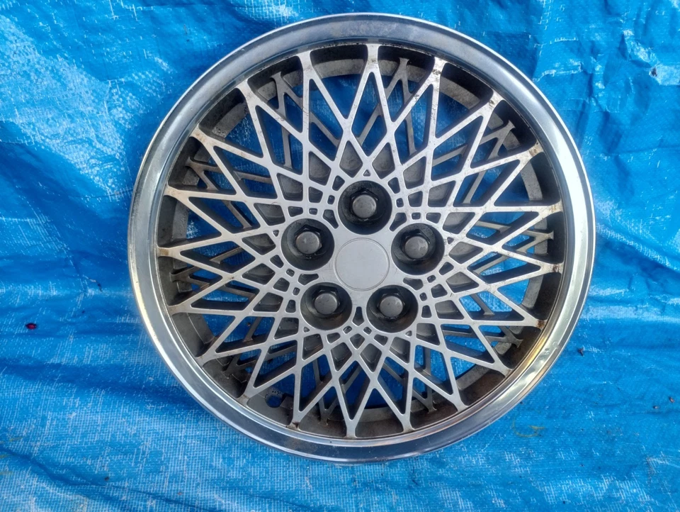 "Cubierta de rueda tapacubos One 1987-1992 Chrysler LeBaron 14"""  Foto 3 de 4