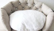 Hundesofa Kunstleder mit Strasssteinen und Plüschkissen gebraucht  beige/weiss
