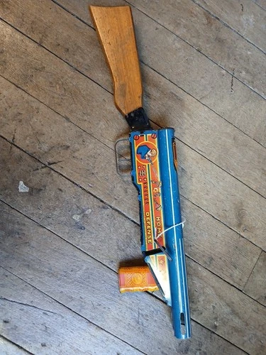 Vintage Louis Marx & Co Home Defense Wind Up Double Barrel Shotgun Toy Soldier