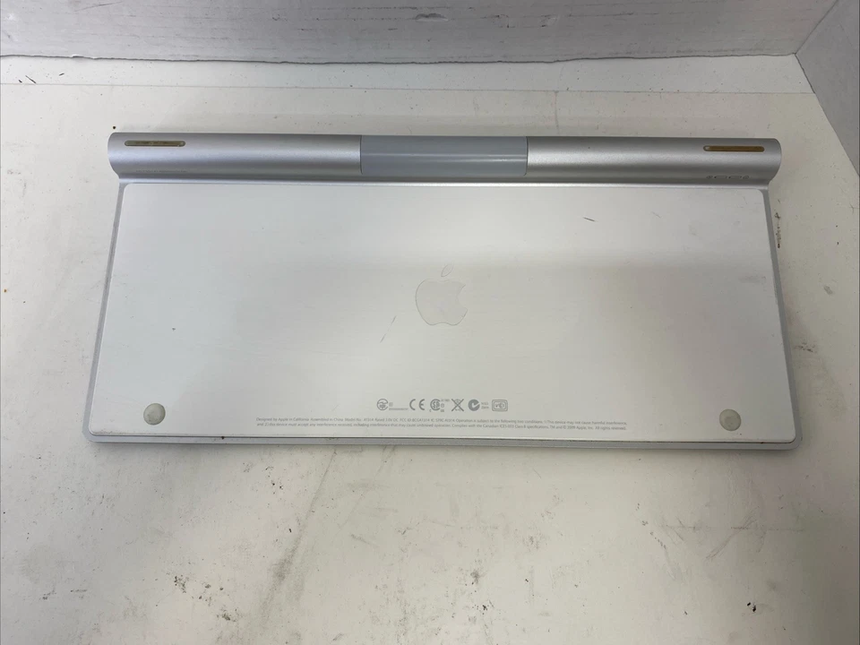 Apple A1314 Bluetooth Keyboard and A1296 Mouse Tested - Image 3 of 3