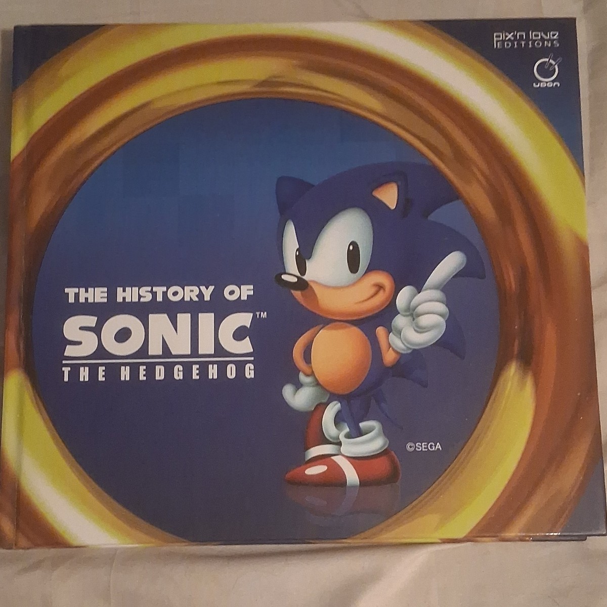 Amazon.com: HEDGEHOG　ハードカバー THE SONIC OF HISTORY THE The 9781926778969 Hedgehog: The Sonic of History アート・デザイン・音楽