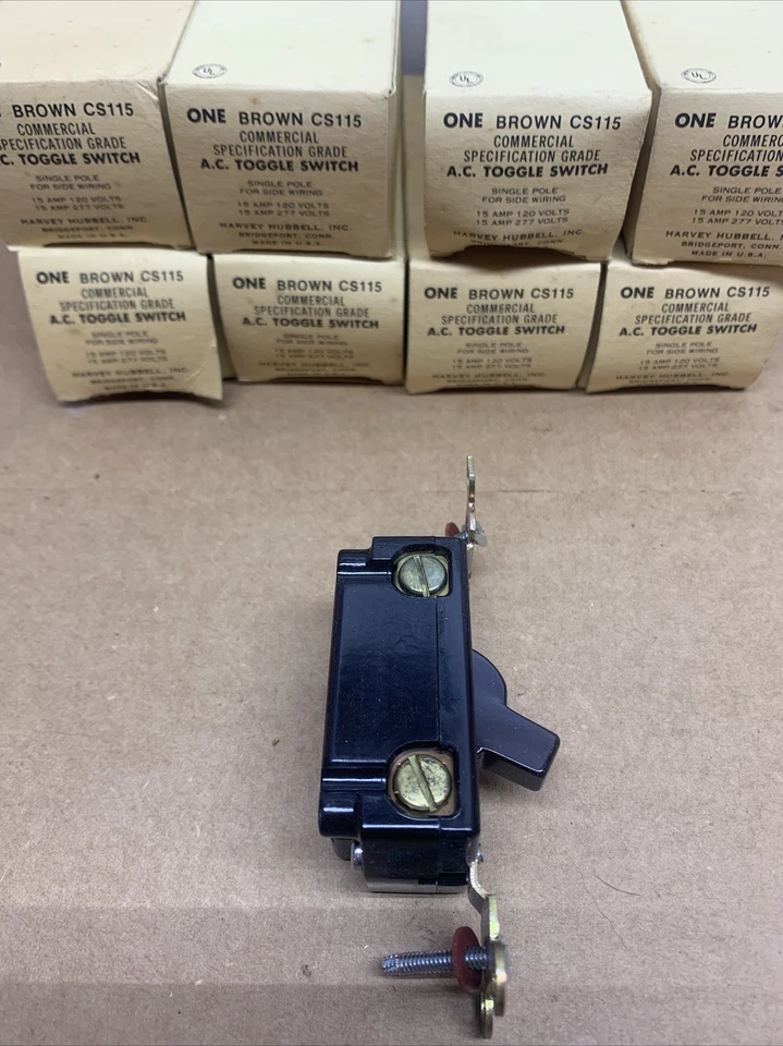 Lot Of 8 Brown Cs115 Commercial Specification grade AC toggle switch - Image 3 of 4