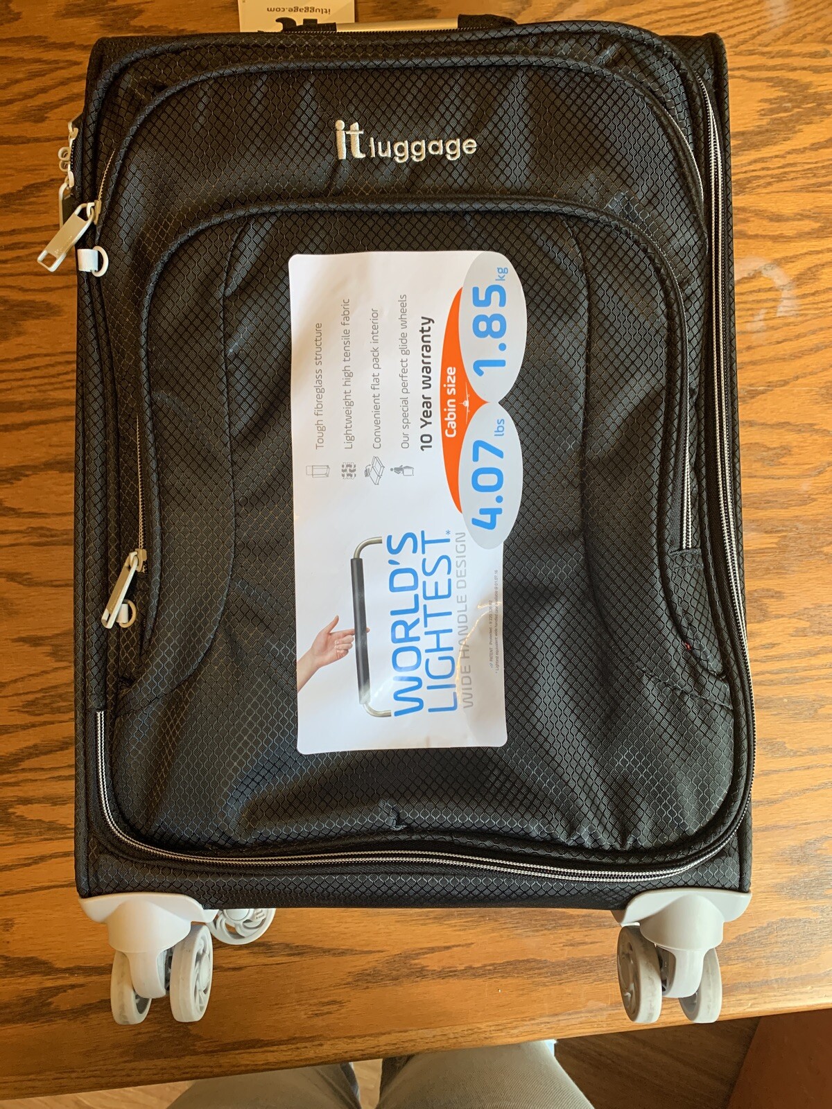 it luggage world's lightest spinner 22 inch carry on