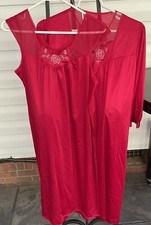 VINTAGE NYLON J C PENNEY RED SIZE MEDIUM NIGHTGOWN  ROBE SET SIZE MEDIUM