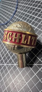 Vintage SCHLITZ World Globe Beer Tap Handle Knob Plastic Gold Tone 3.5” Bar
