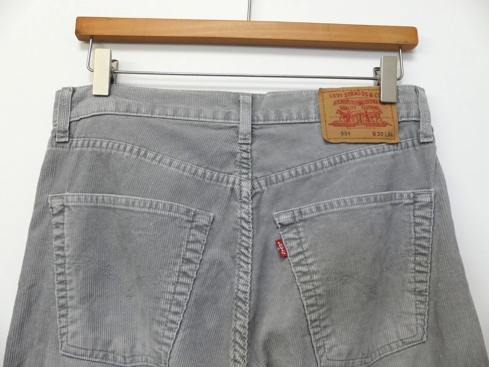 Jean LEVI'S 551, velours côtelé gris, Taille 32 US, TBE - Photo 4/4