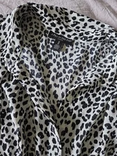 Trendy A Pea In The Pod Womens Medium Leopard Nursing LS Top Shirt Maternity