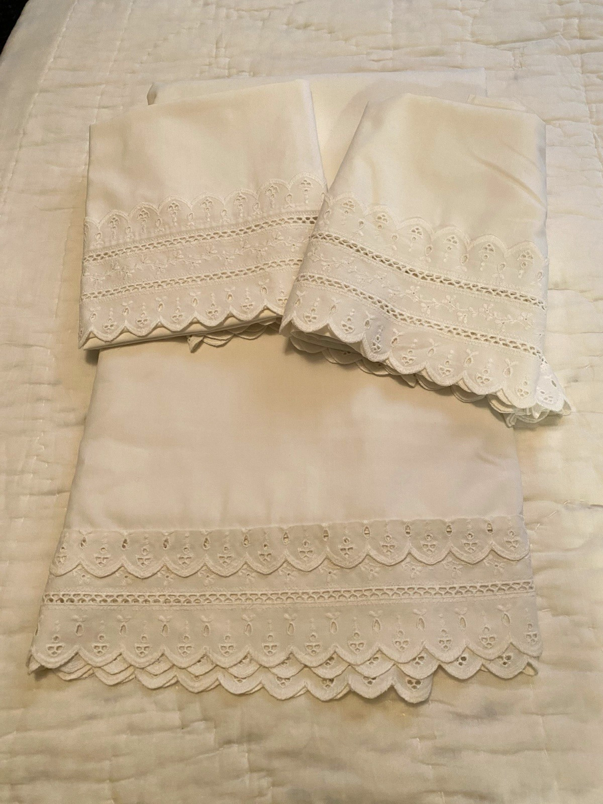 VTG 90's WAMSUTTA WHITE SUPER CALE W/ WIDE EYELET BORDER SHEET & PC'S SZ QUEEN