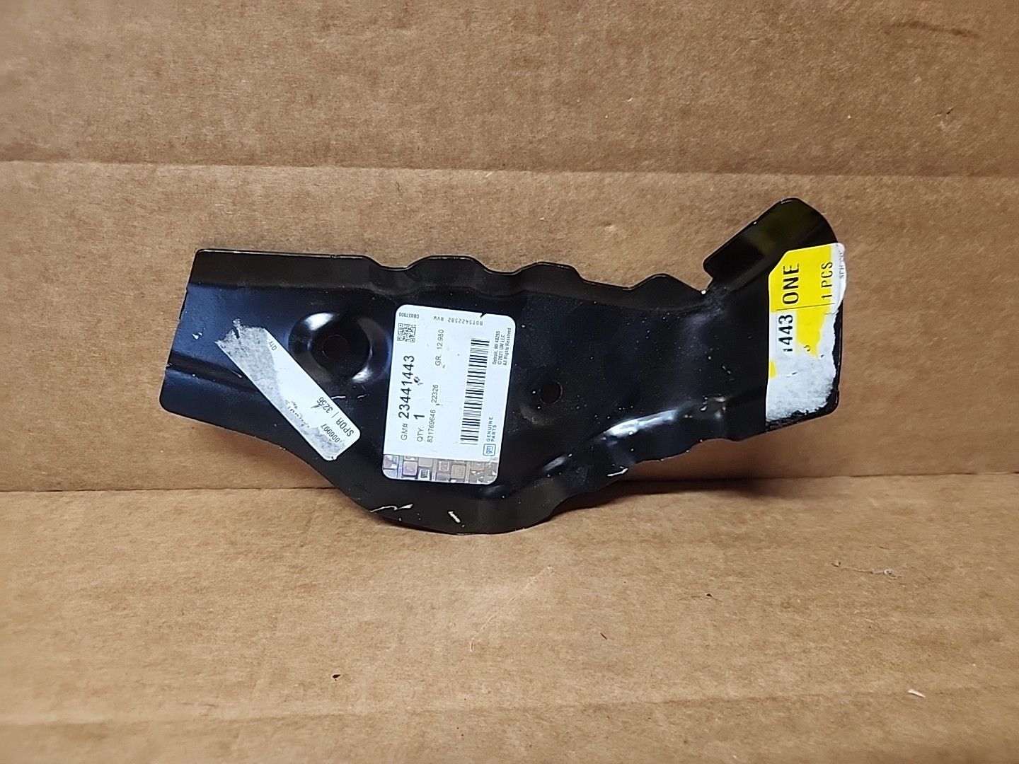 2017-2021 Cadillac Chevrolet Front Left Extension Bracket GM 23441443 OEM R165