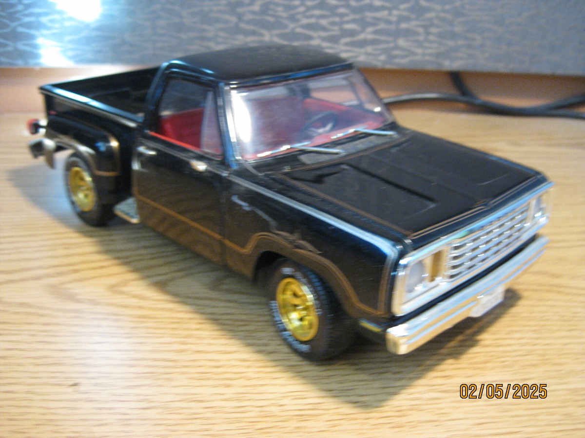 1/18 1978 DODGE PICKUP, 