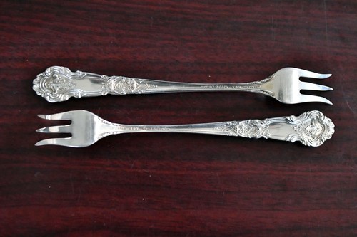 2 French Renaissance by Reed & Barton Sterling 5 5/8" Cocktail Forks 1.3 oz. - Picture 7 of 8
