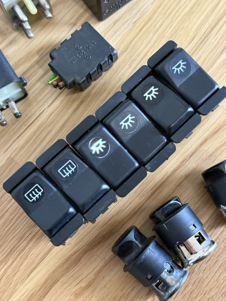 LOTE DE RELÉS INTERRUPTORES MERCEDES-BENZ W123 USADOS 240D 300D 230E 200D 200 300CD Foto 3 de 4